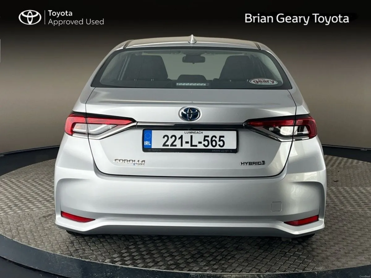 Toyota Corolla HYBRID LUNA SALOON - Image 4