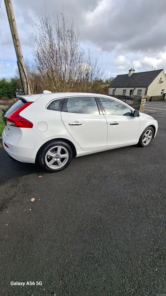 Volvo V40 2014 - Image 1
