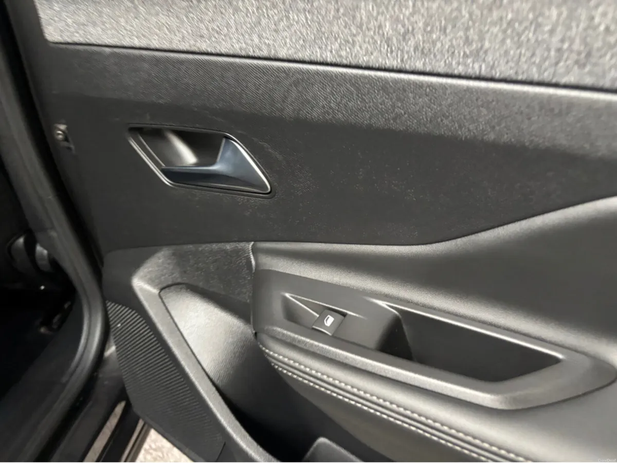 Peugeot 408 ALLURE 1.2 130 AUTOMATIC 6 - Image 3