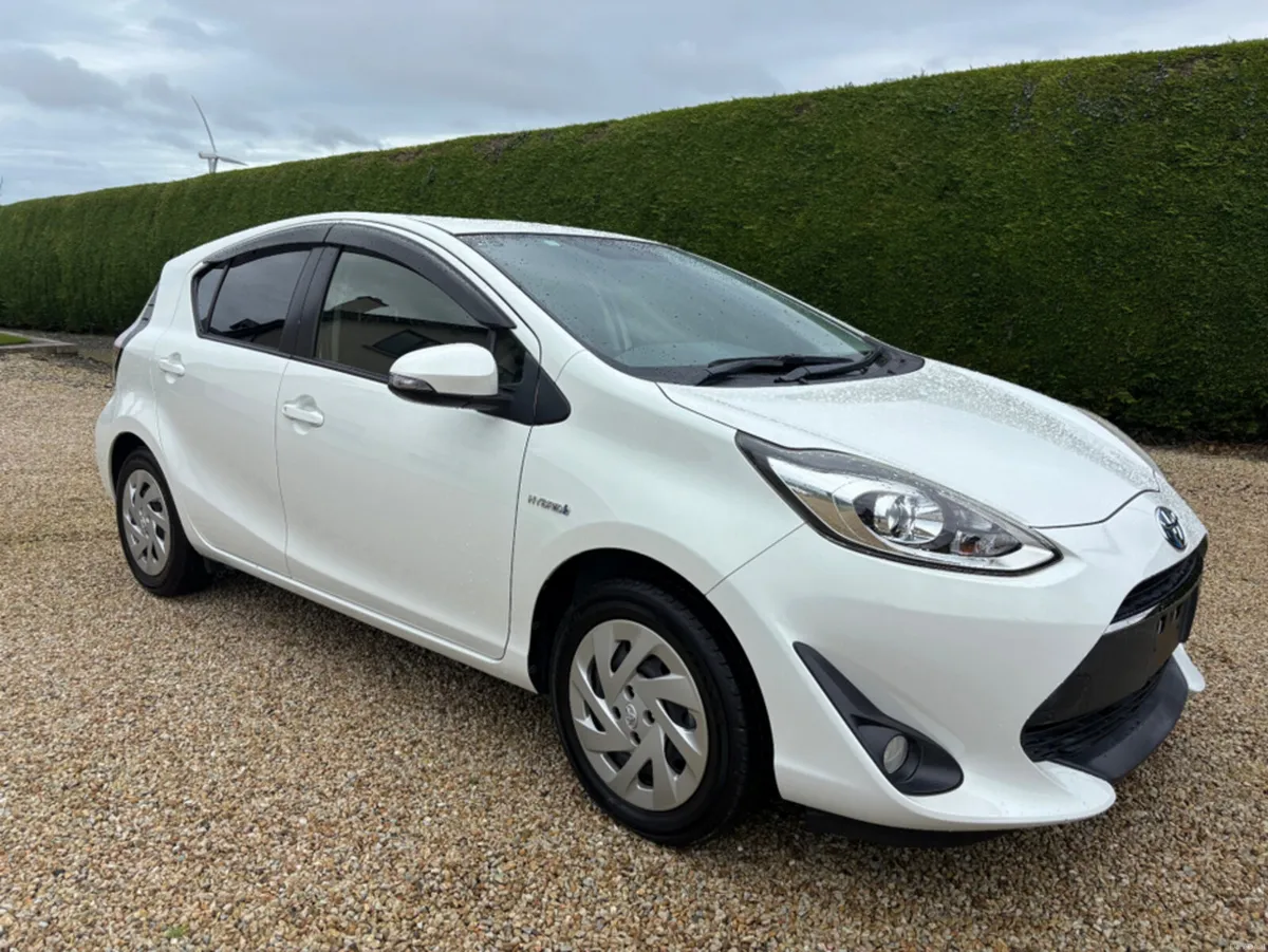 Toyota Aqua NHP10 172D35348 - Image 2