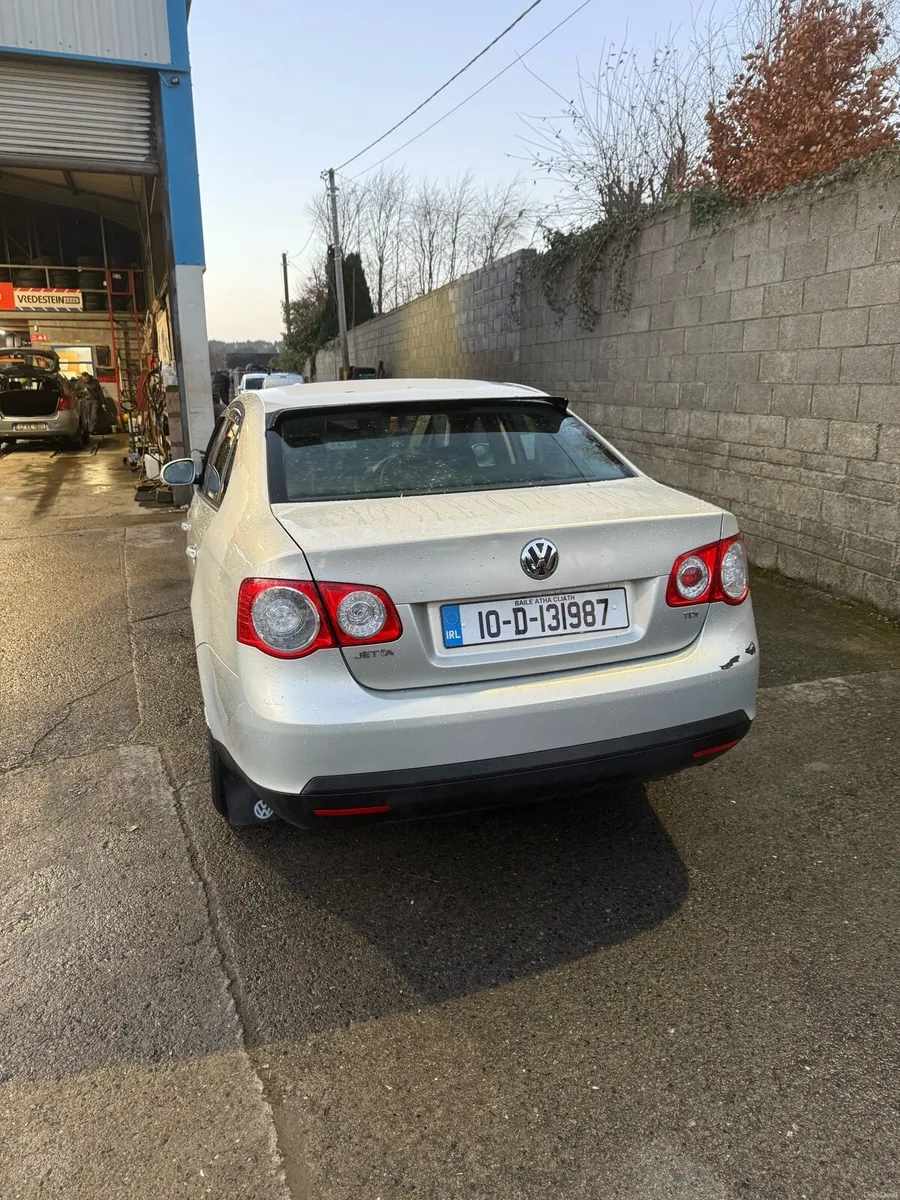 Volkswagen Jetta - Image 4