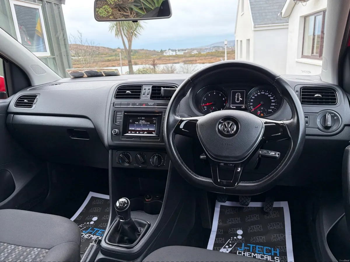 Volkswagen Polo 2015 - Image 2