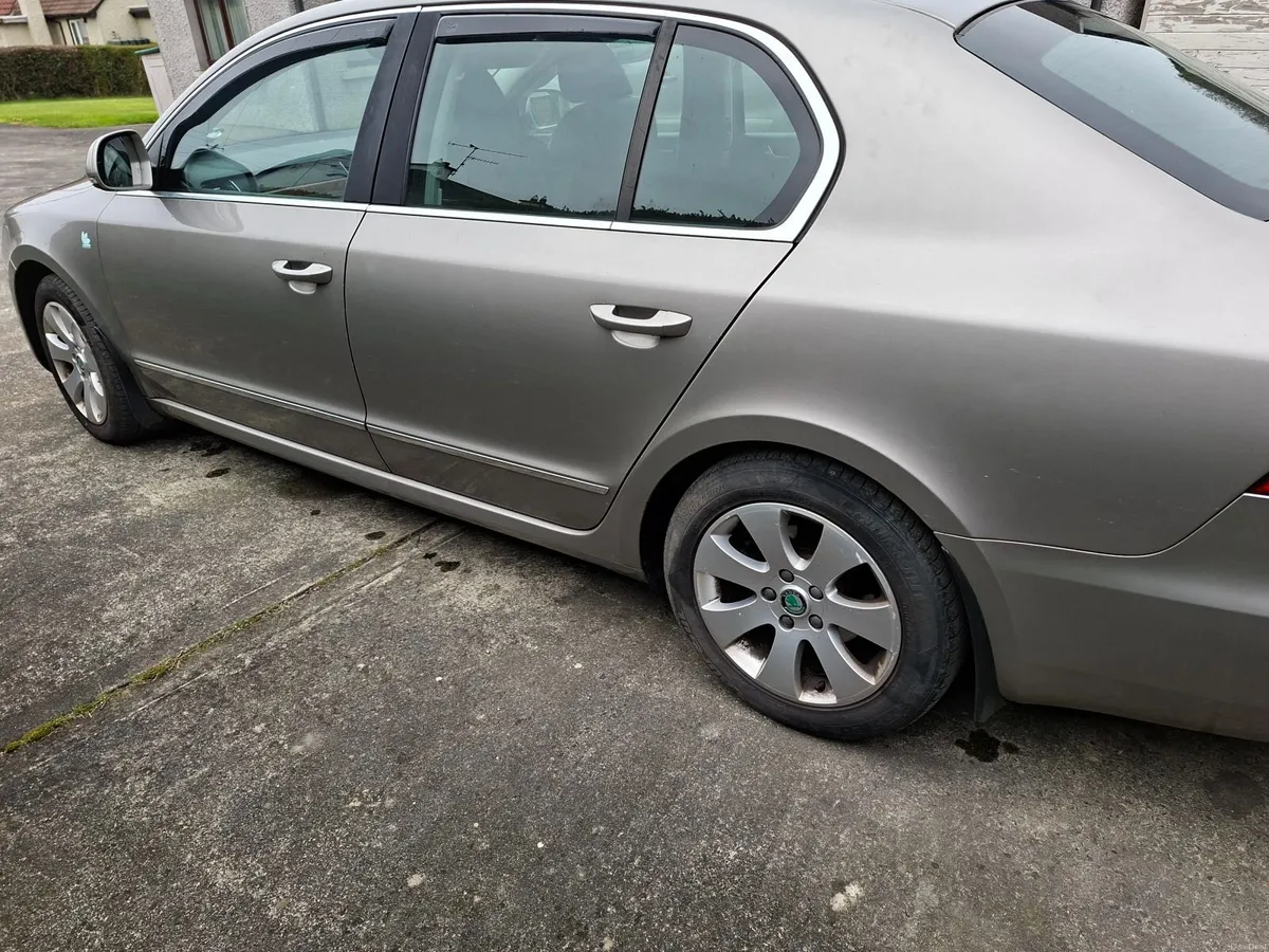 Skoda Superb 2012 - Image 4