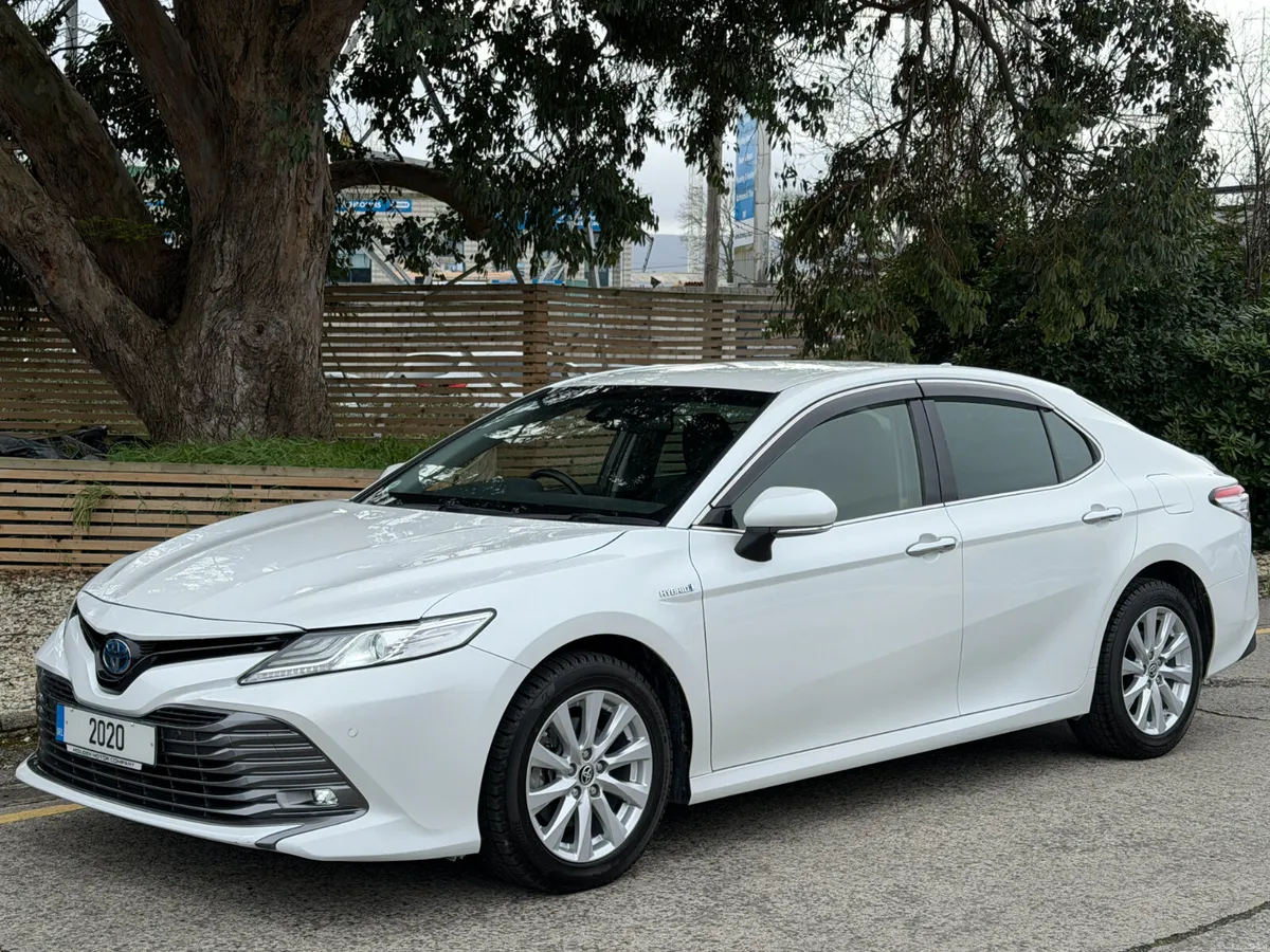 2020 Toyota Camry..Rear camera with park assit. - Image 3