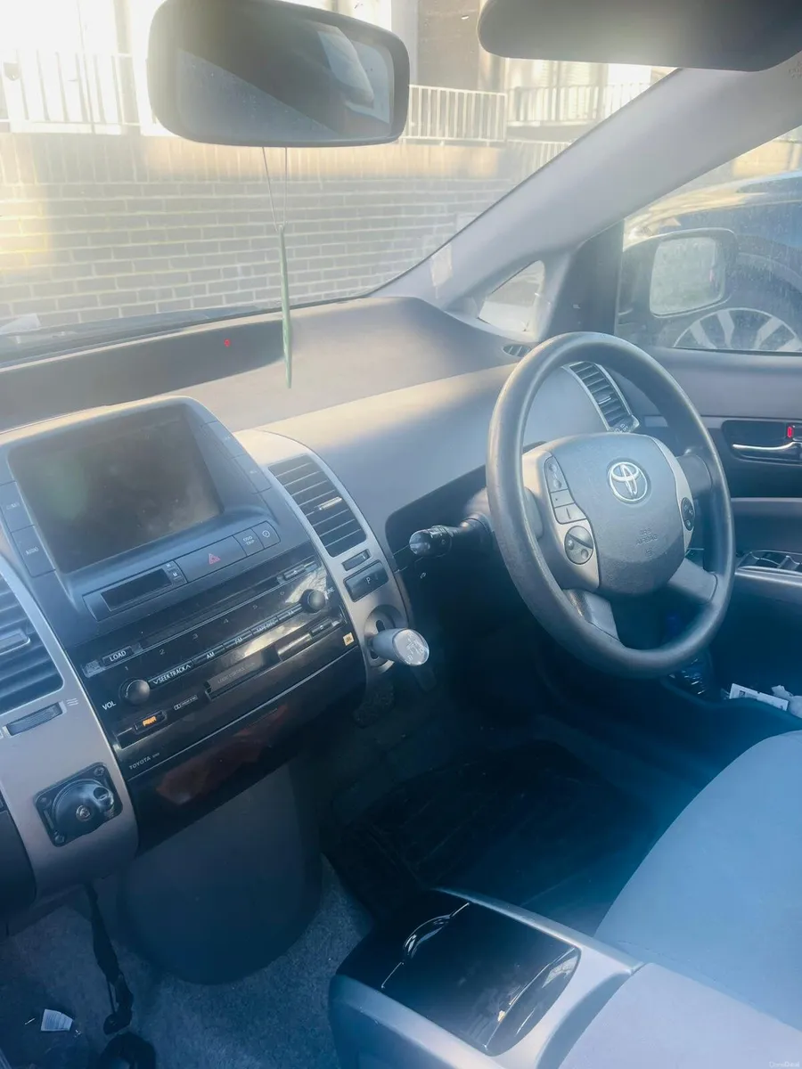 Toyota prius - Image 4