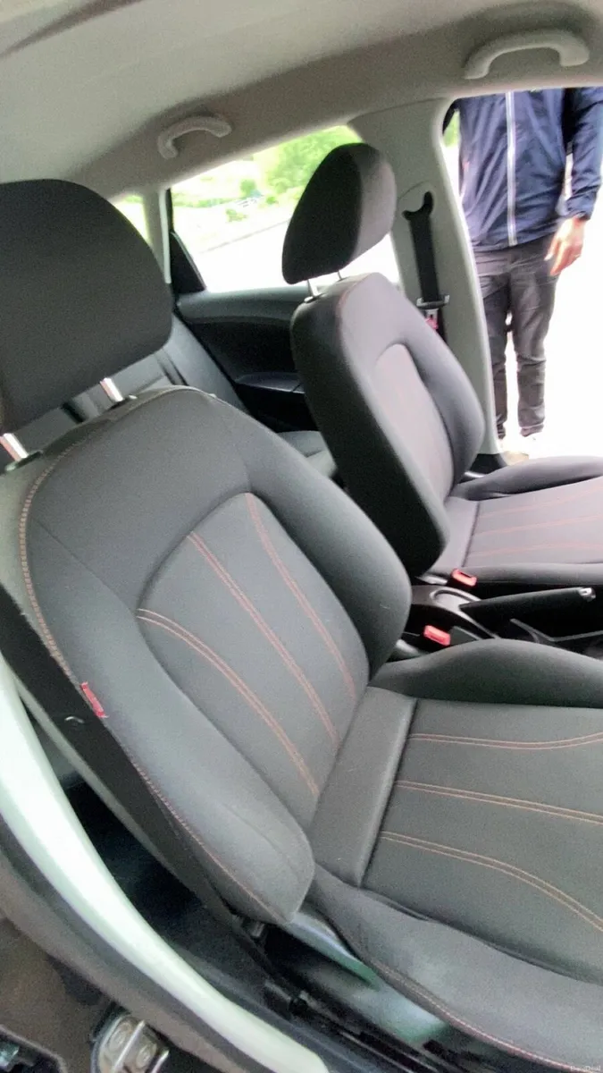 Seat Ibiza 2011 - For repair or parts - Image 4