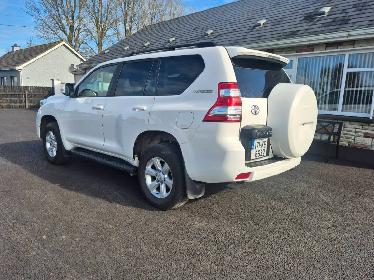 Toyota LandCruiser 1 Owner Full History passenger - Image 3