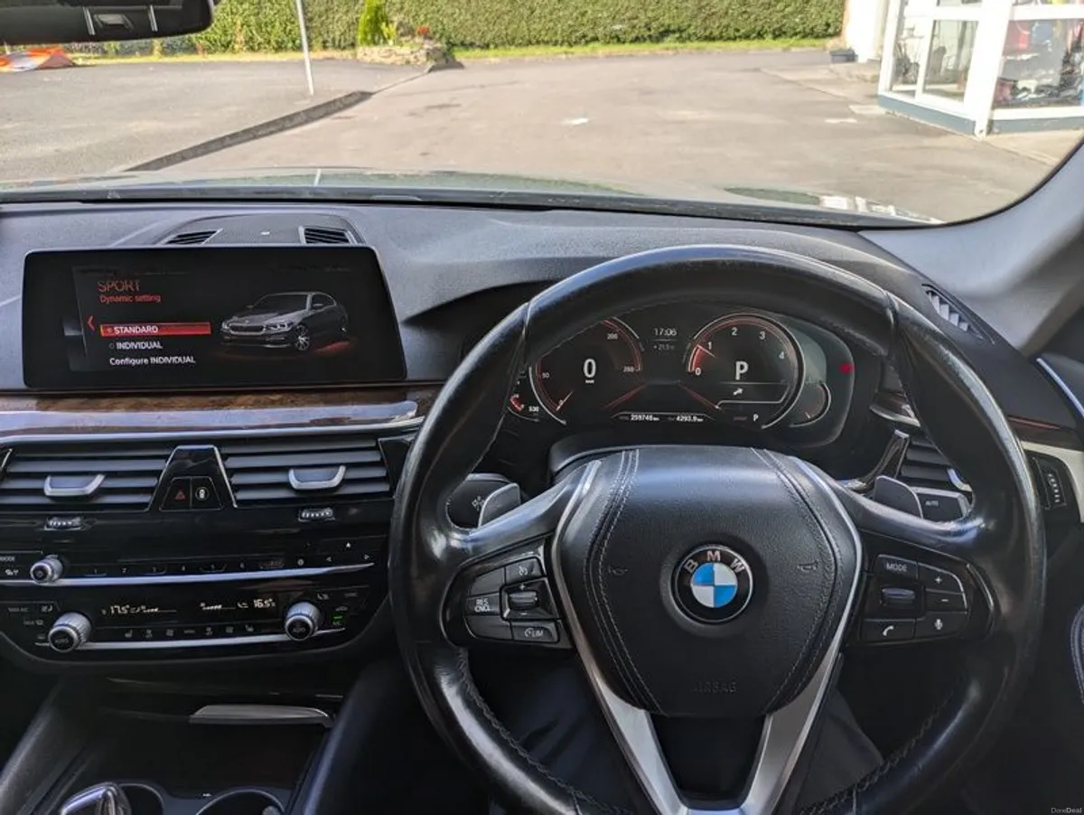 2017 BMW 5 Series - Image 3