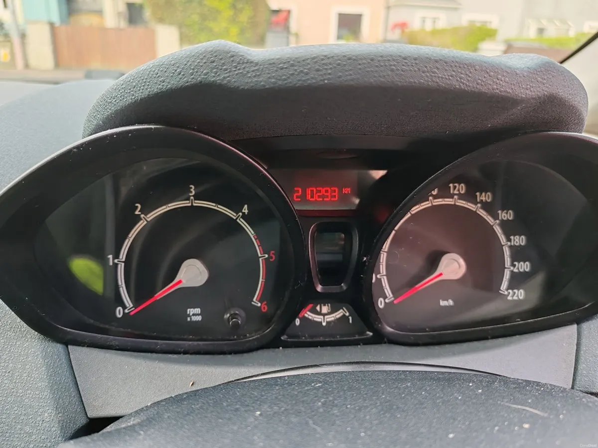 Ford Fiesta 2010 - Image 3