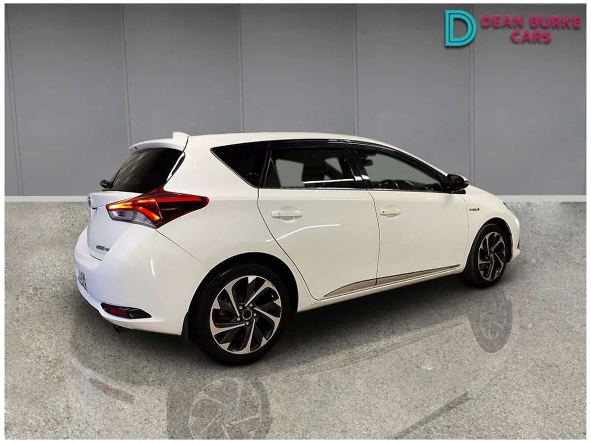 Toyota Auris 2016 - Image 2
