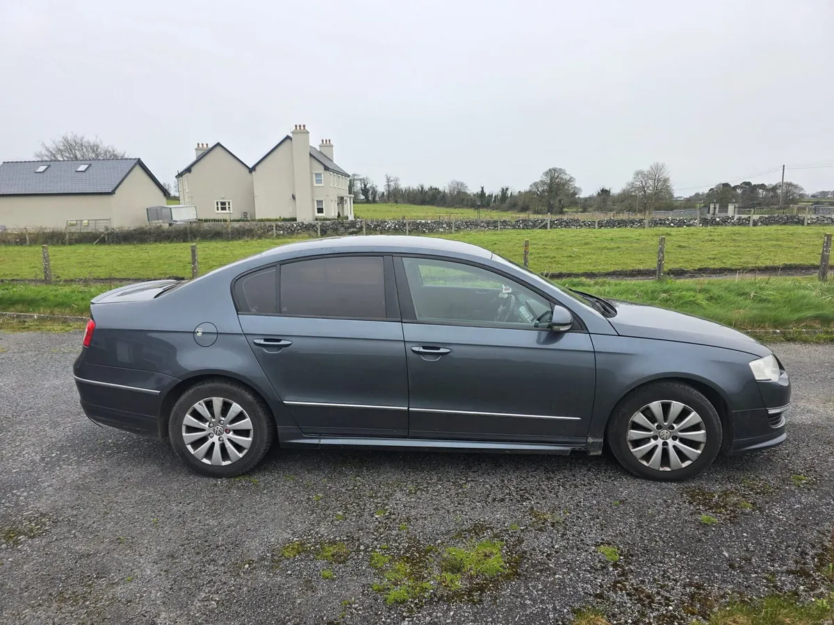 Volkswagen Passat - Image 2
