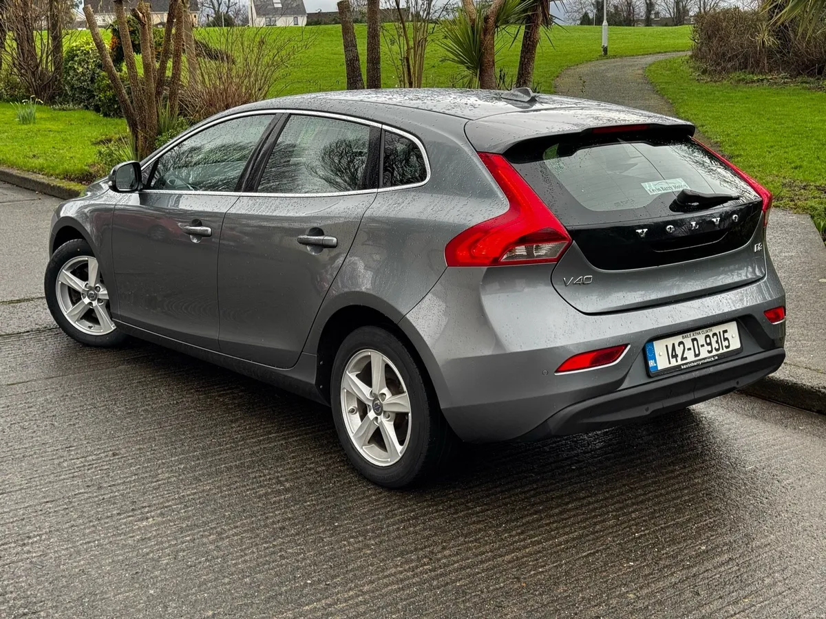 142 VOLVO V40 1.6 DIESEL AUTOMATIC LOW KM - Image 4