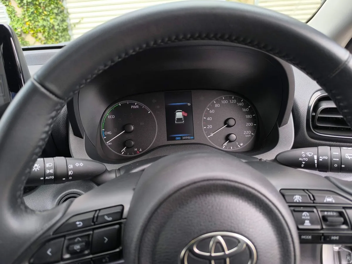 Toyota Yaris 251 hybrid, automatic - Image 4