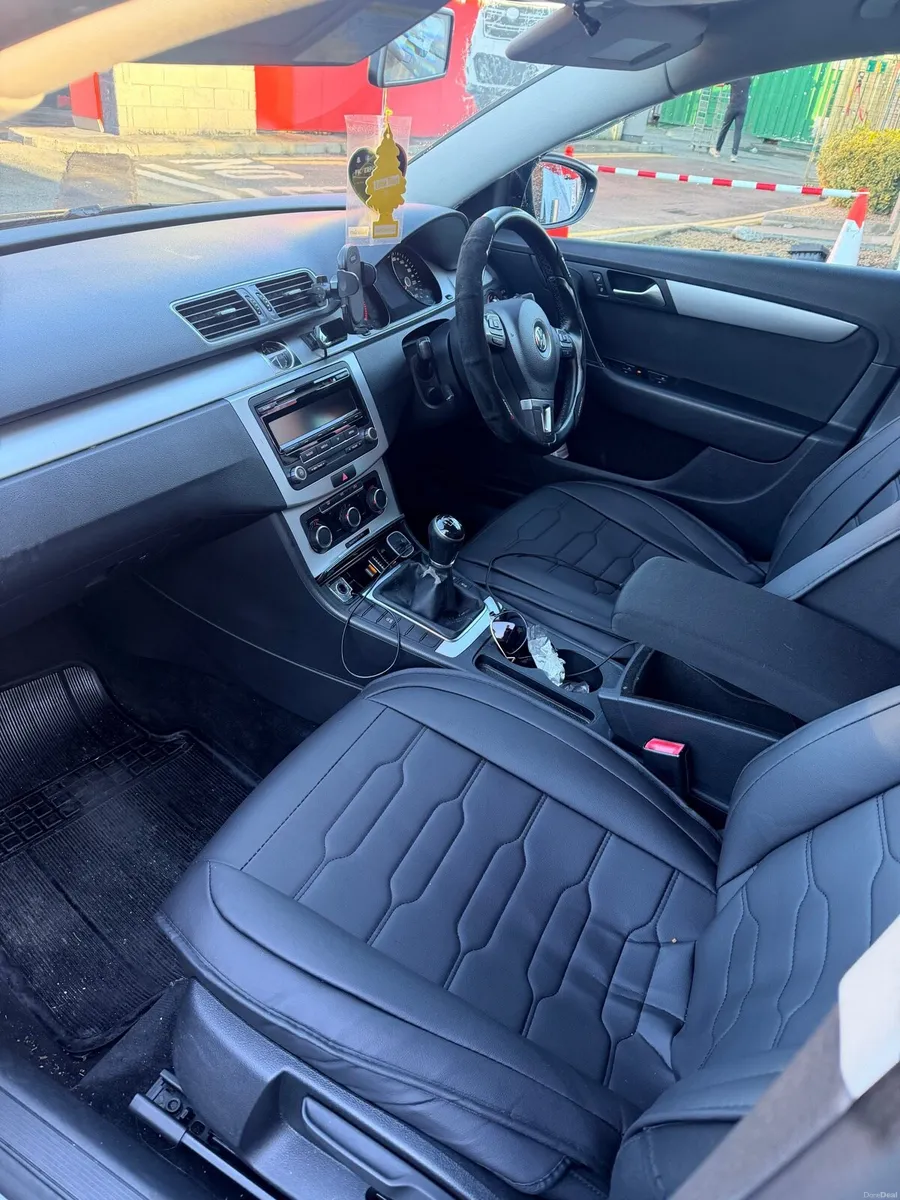 Volkswagen Passat - Image 4