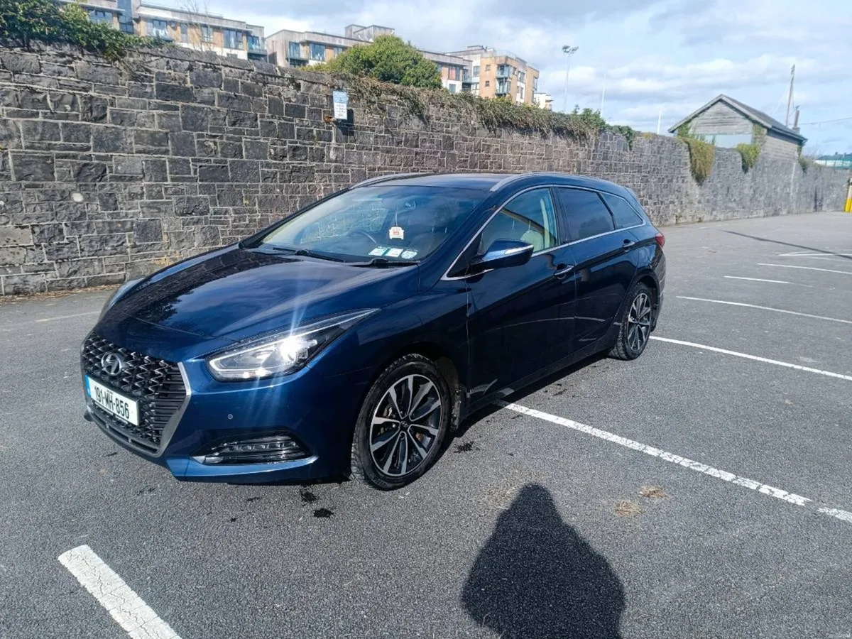 2019 Hyundai i40 Executive 1.6 d - Image 2