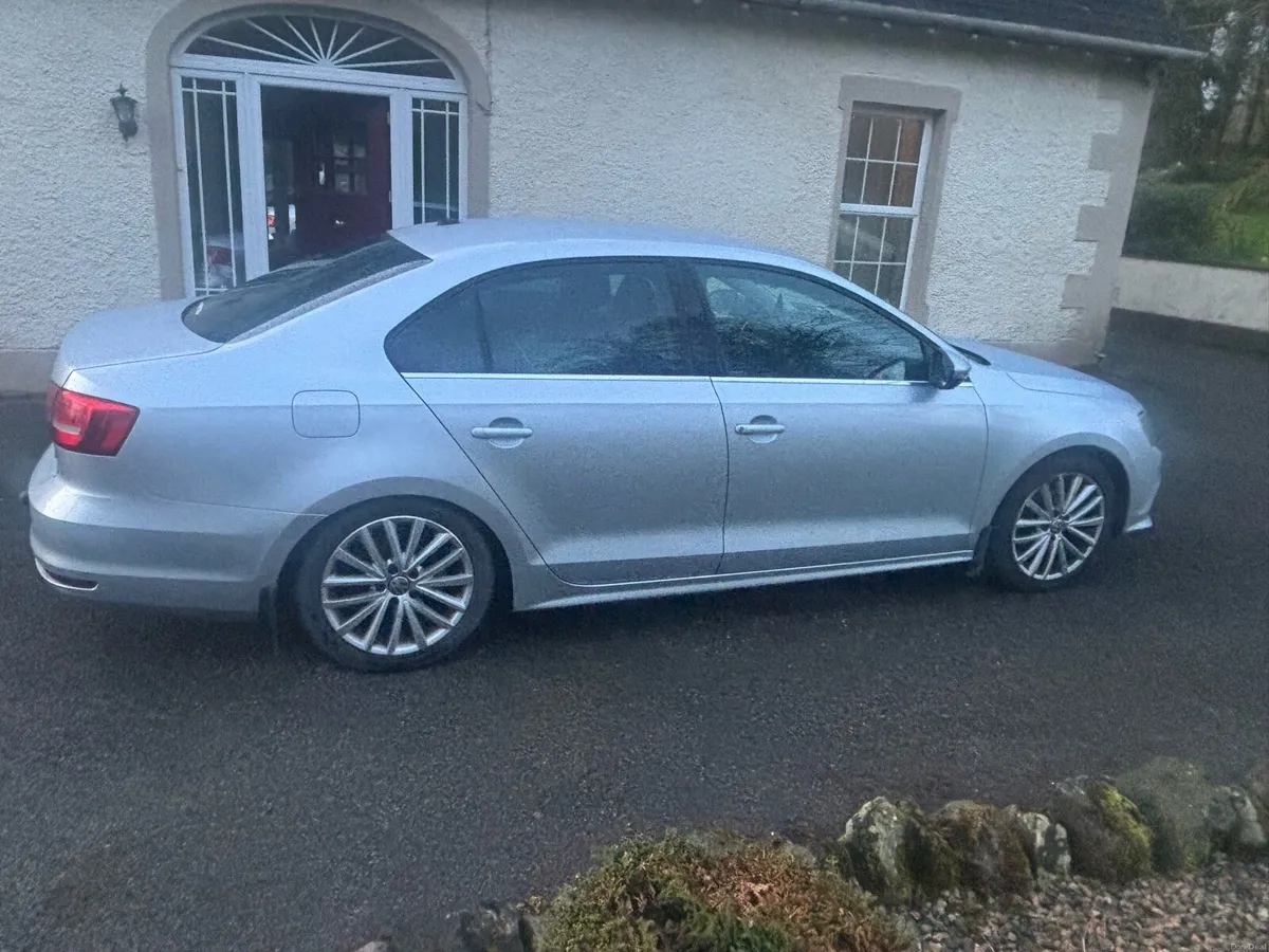 Volkswagen Jetta 2.0 TDI, Highline - Image 6