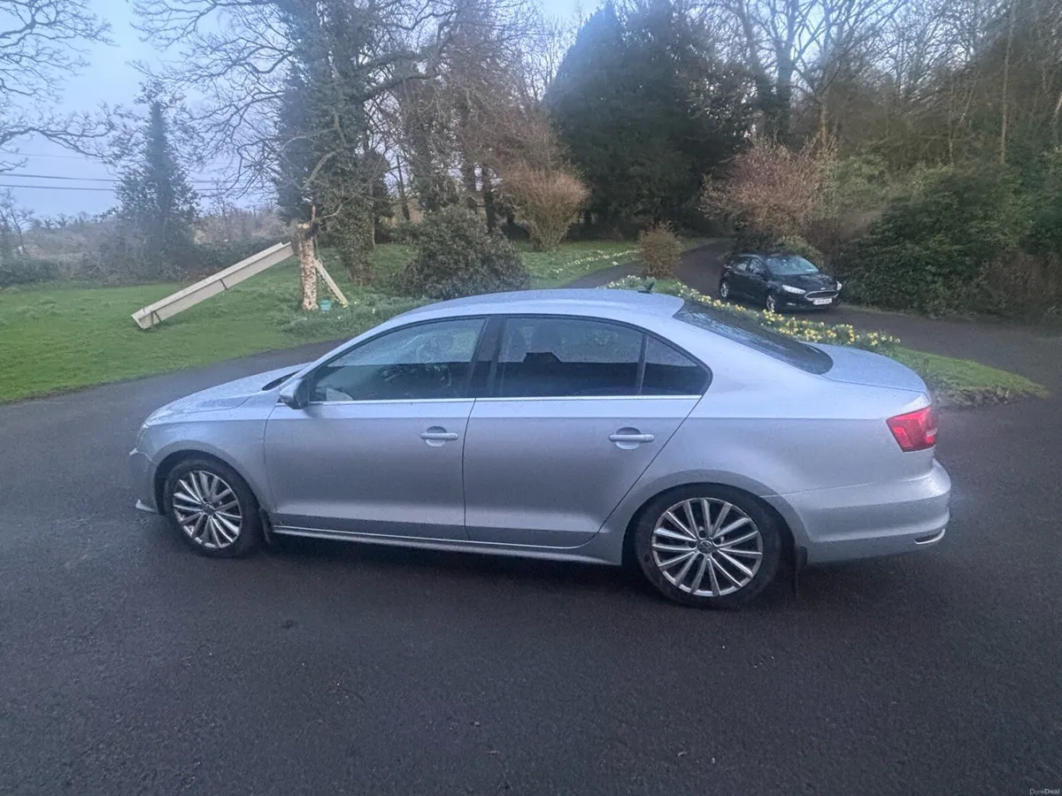 Volkswagen Jetta 2.0 TDI, Highline - Image 3