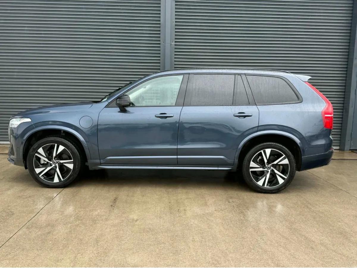 Volvo XC90 T8 PHEV PLUS DARK AWD 5DR * 7 seater * - Image 4