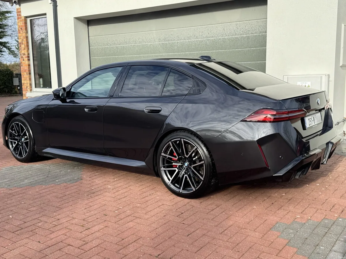 BMW M5 Driver Assist Pro. + Towbar + Alcantara - Image 2