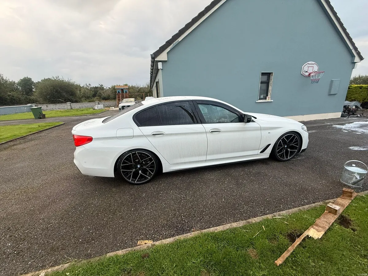 2017 BMW 520d G30 MSPORT auto. - Image 2