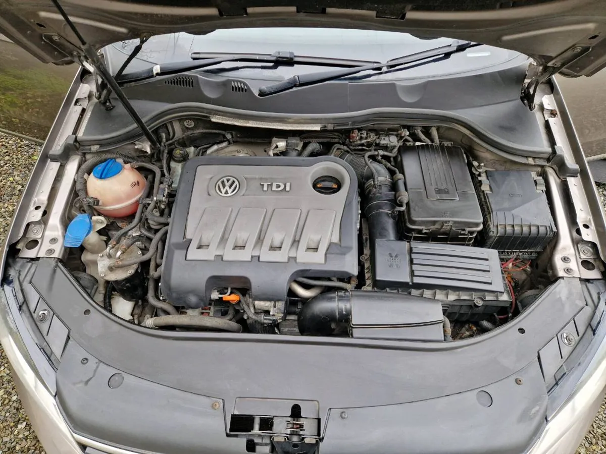 Volkswagen Passat Highline 2.0 TDI 140HP 5DR - Image 4