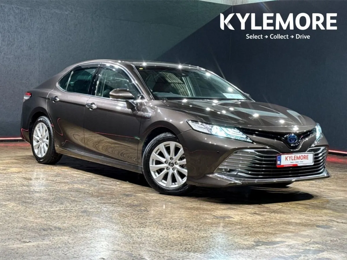 Toyota Camry G SPEC - 2.5 HYBRID - FACTORY ALLOYS - Image 1