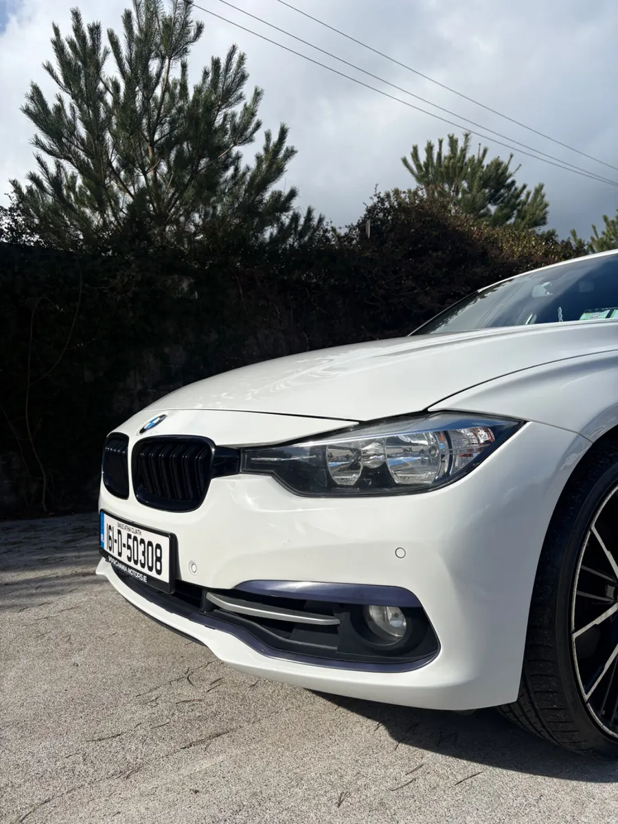 BMW 3-Series 330e - Image 2