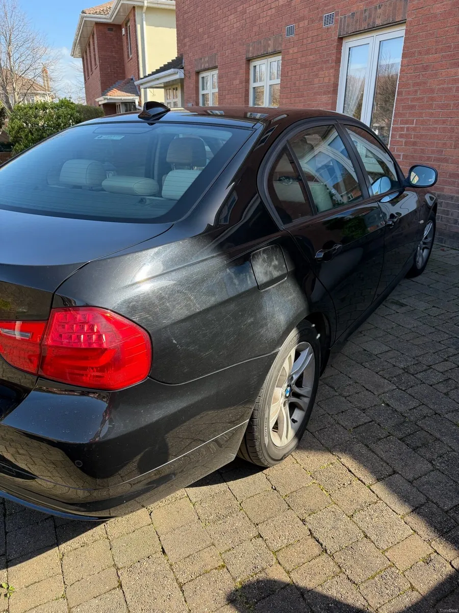 2011 BMW 3 Series - Image 2