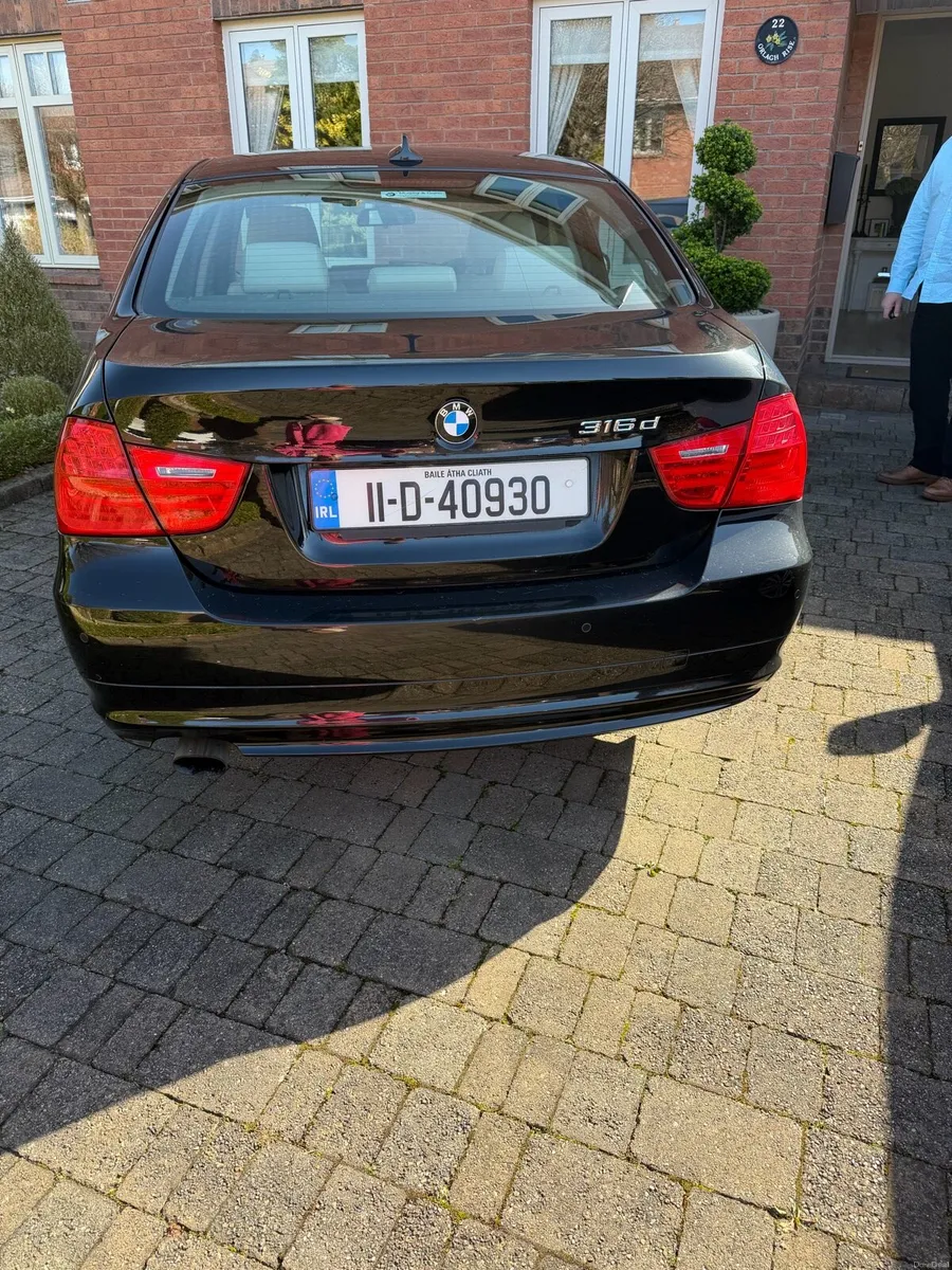 2011 BMW 3 Series - Image 3