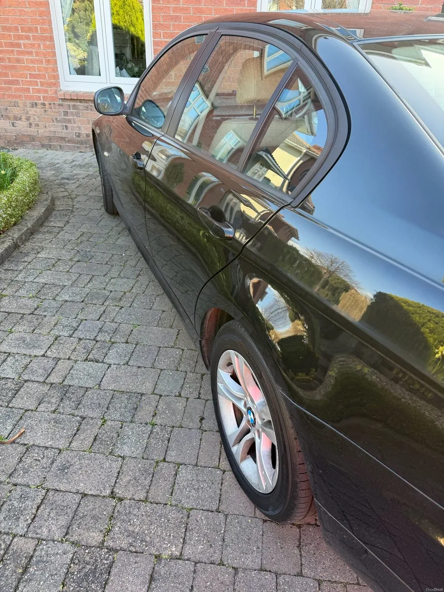 2011 BMW 3 Series - Image 4