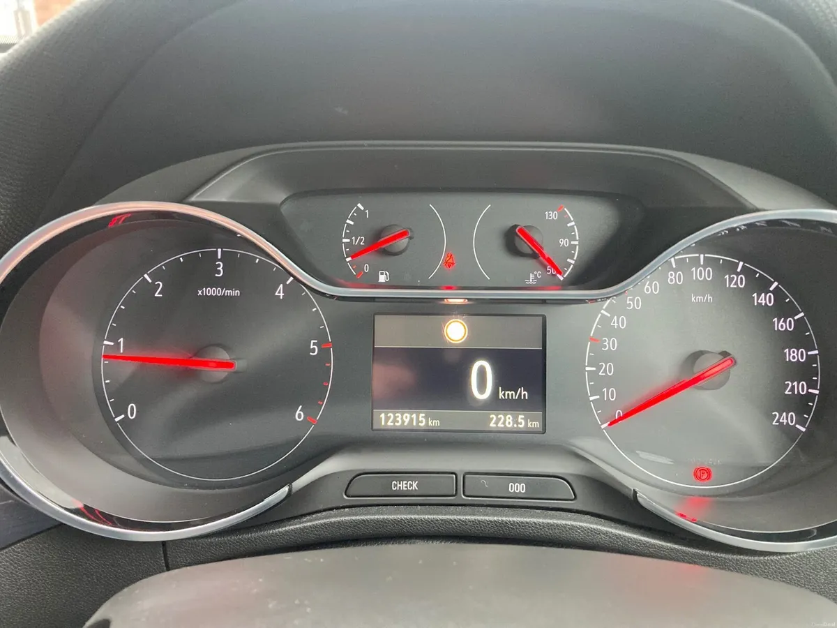 Opel Crossland X 2019 - Image 3