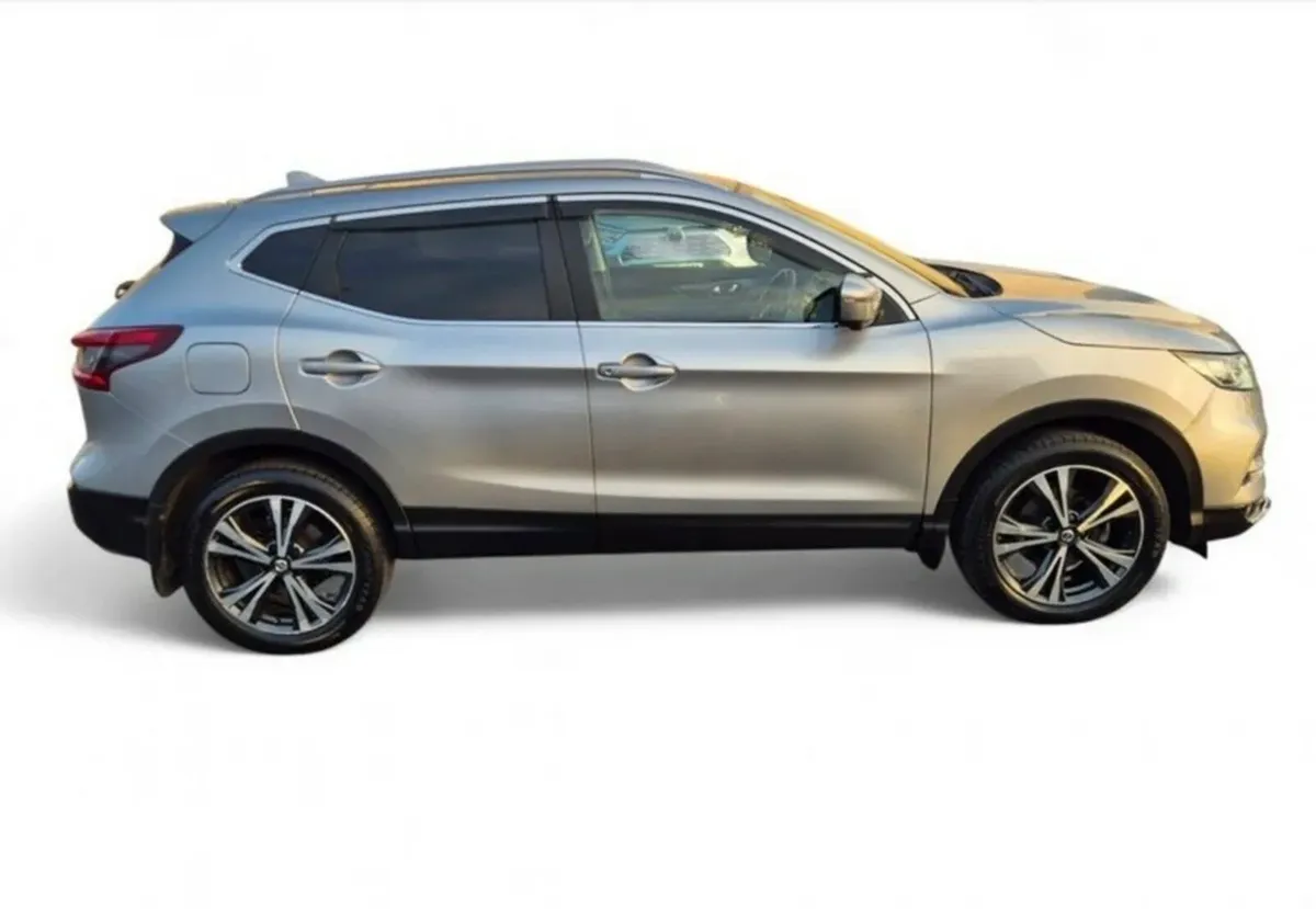 Nissan Qashqai 1.3 SV PREMIUM AUTOMAT PART LEATHER - Image 3