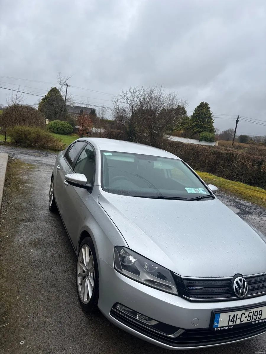 Volkswagen Passat 2014 - Image 2