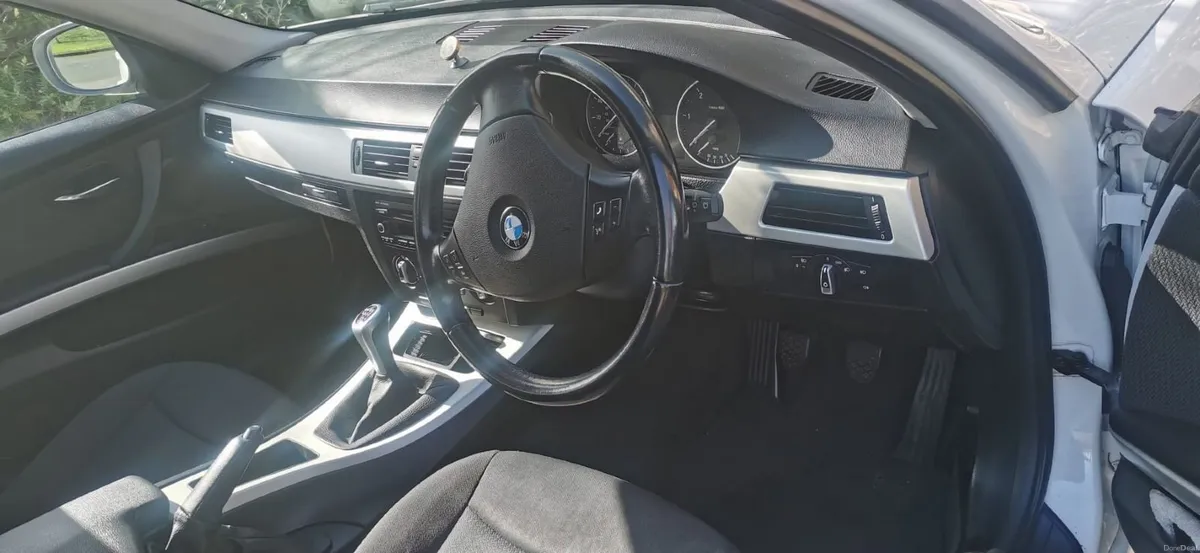 BMW 3-Series 2011 - Image 3