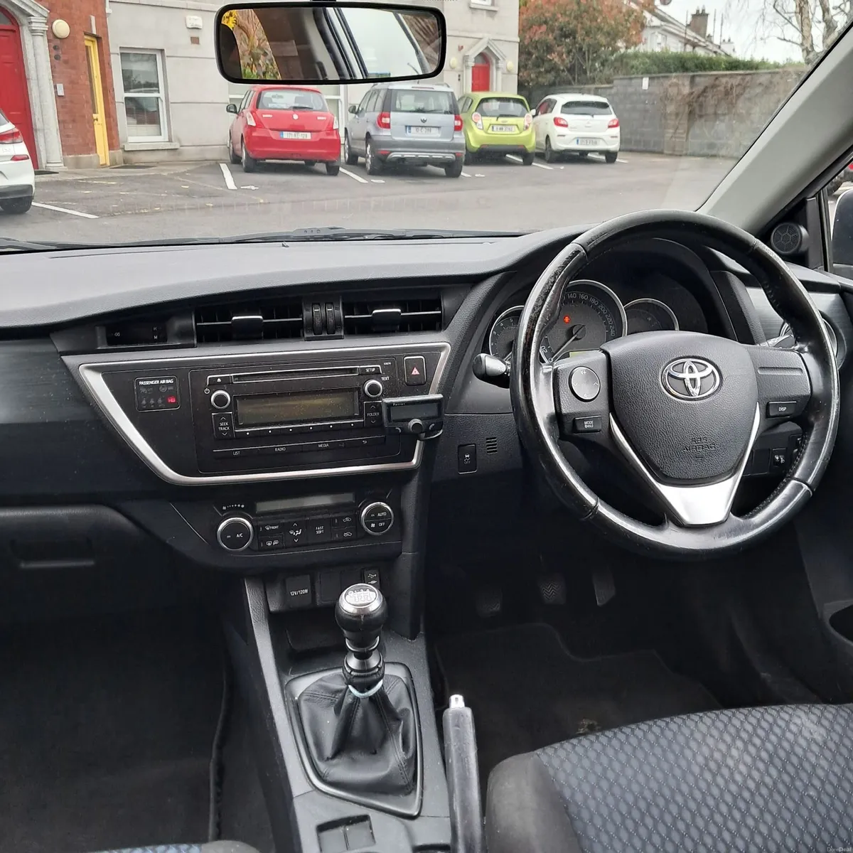 Toyota Auris 2015 - Image 3