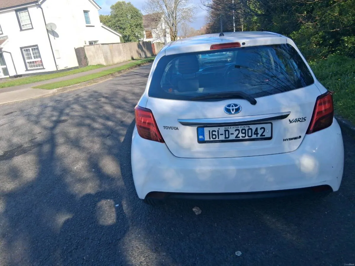 Toyota Yaris 2016 Hybrid Auto NCT 3/27 €7,750 - Image 4