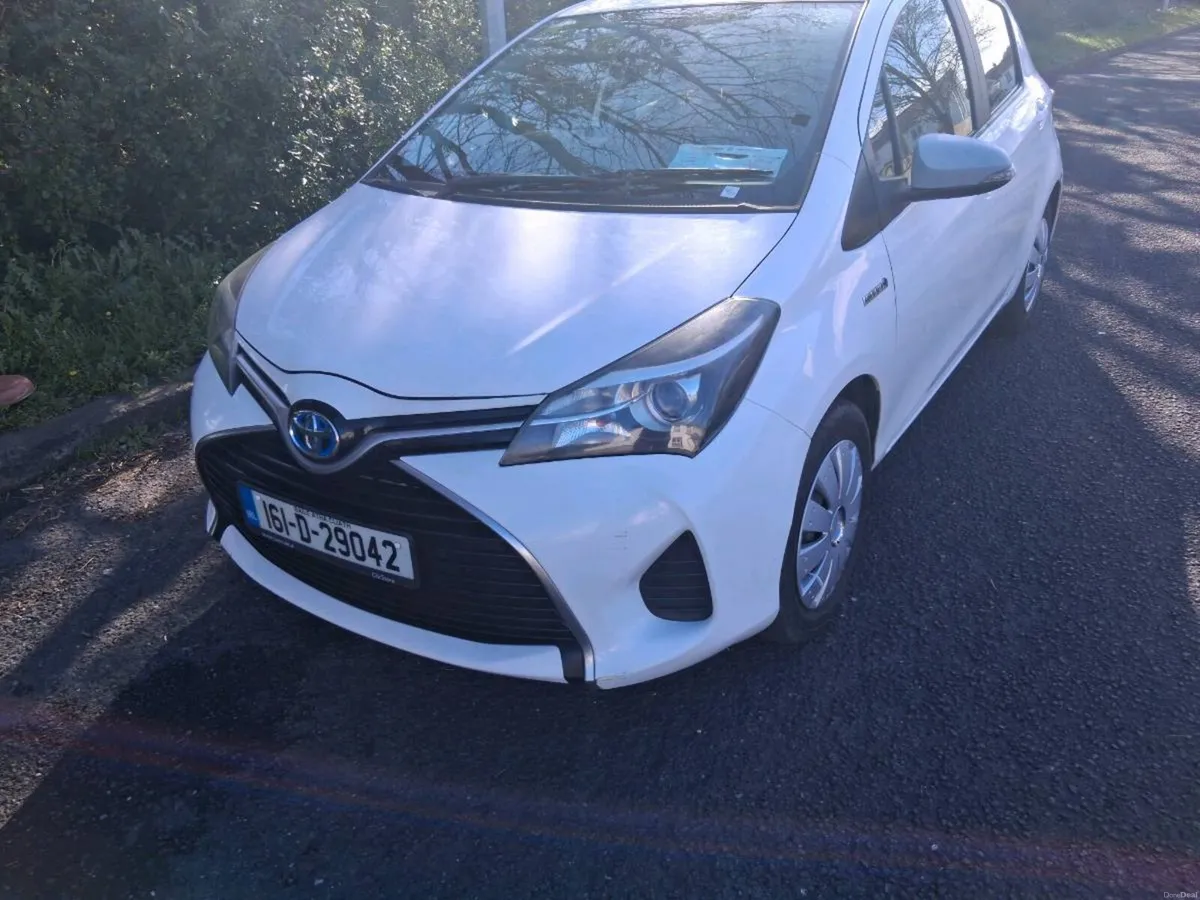 Toyota Yaris 2016 Hybrid Auto NCT 3/27 €7,750 - Image 2