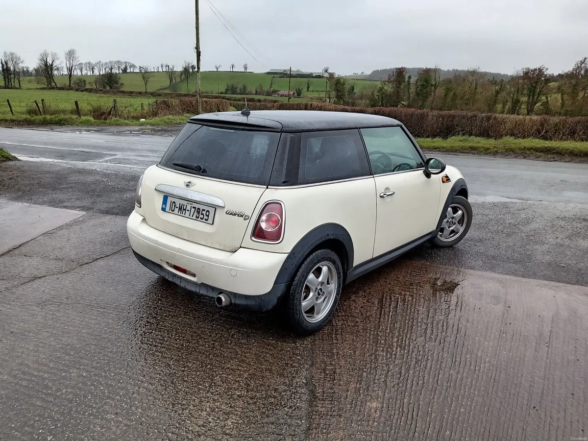 Mini Cooper 2010 - Image 4