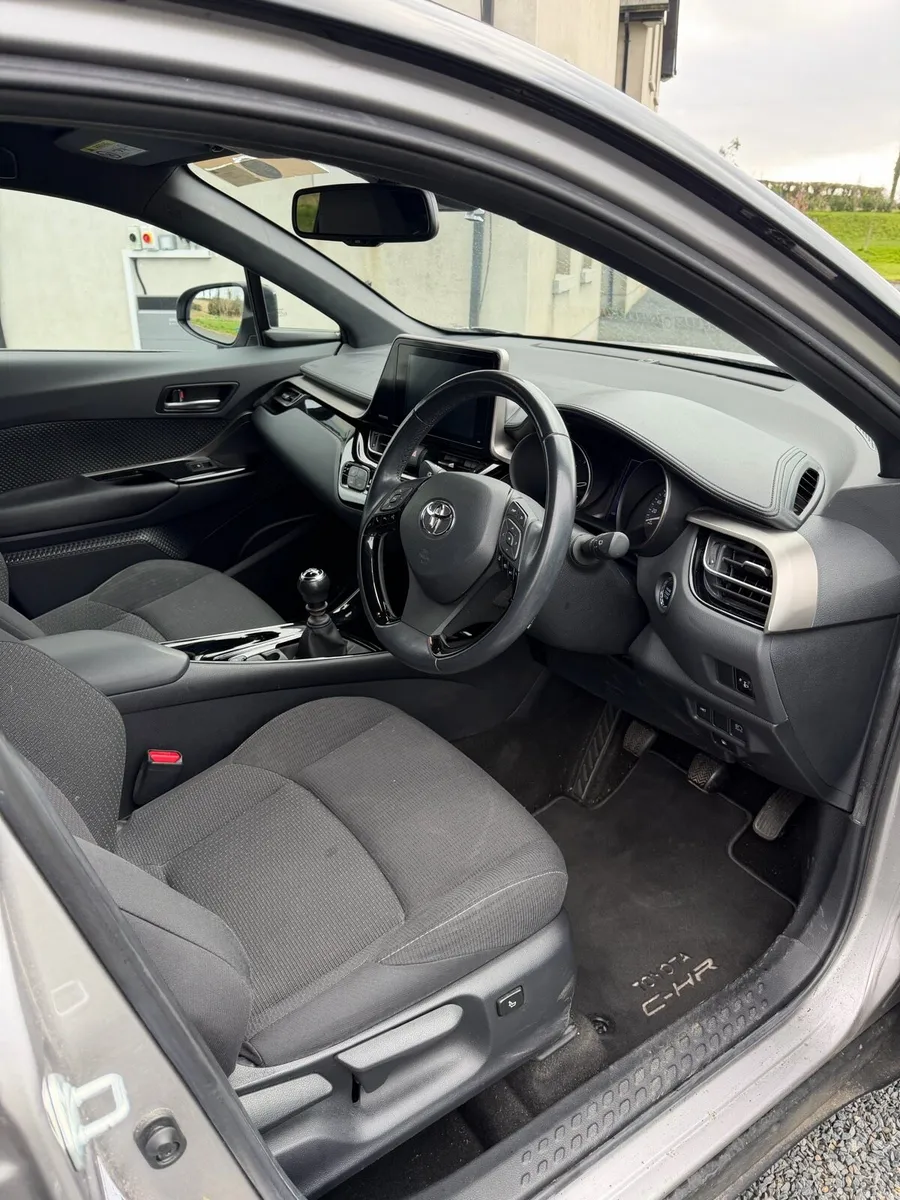 Toyota C-HR 1.2T Luna Sport - Image 4