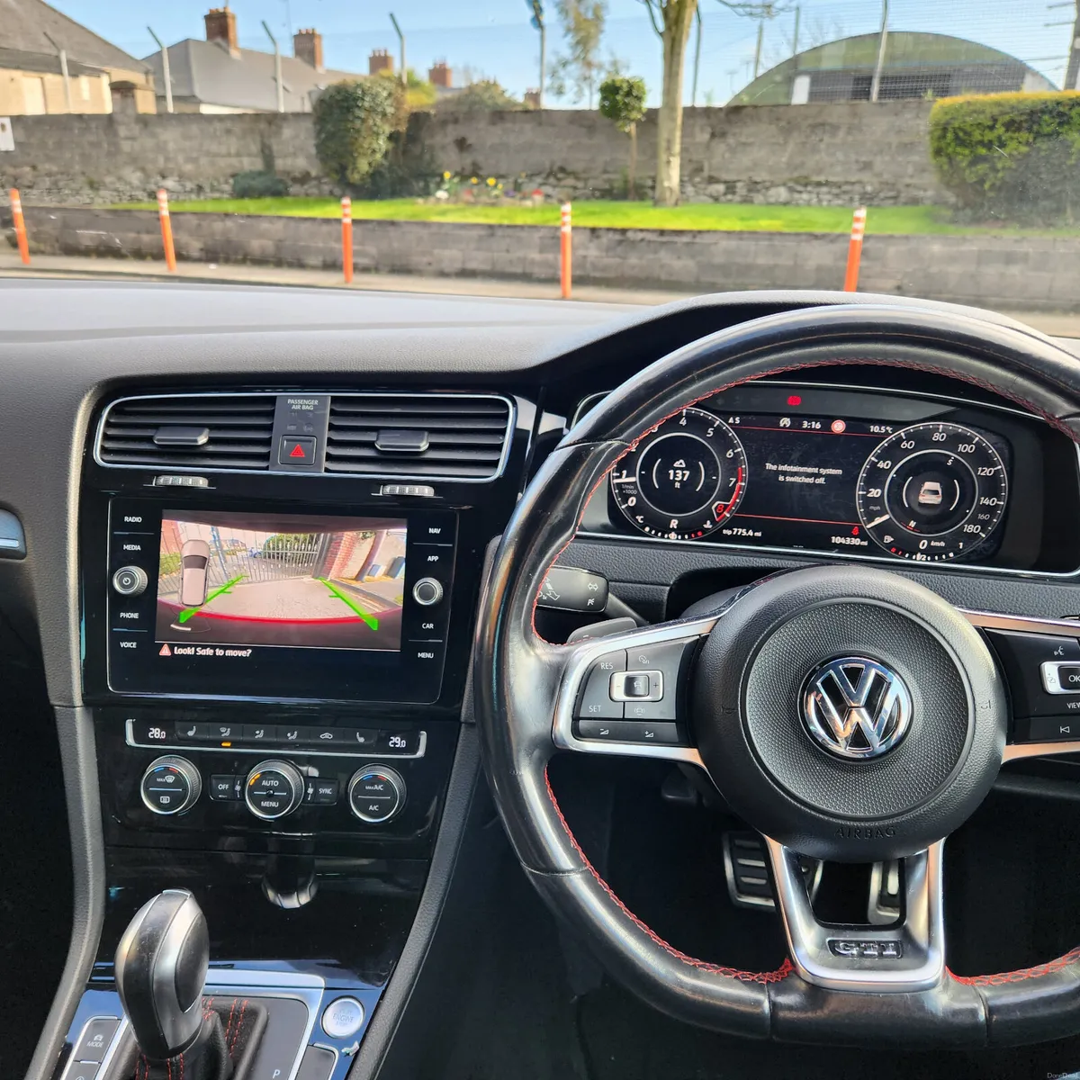 192 Volkswagen Golf GTI DSG - Image 4