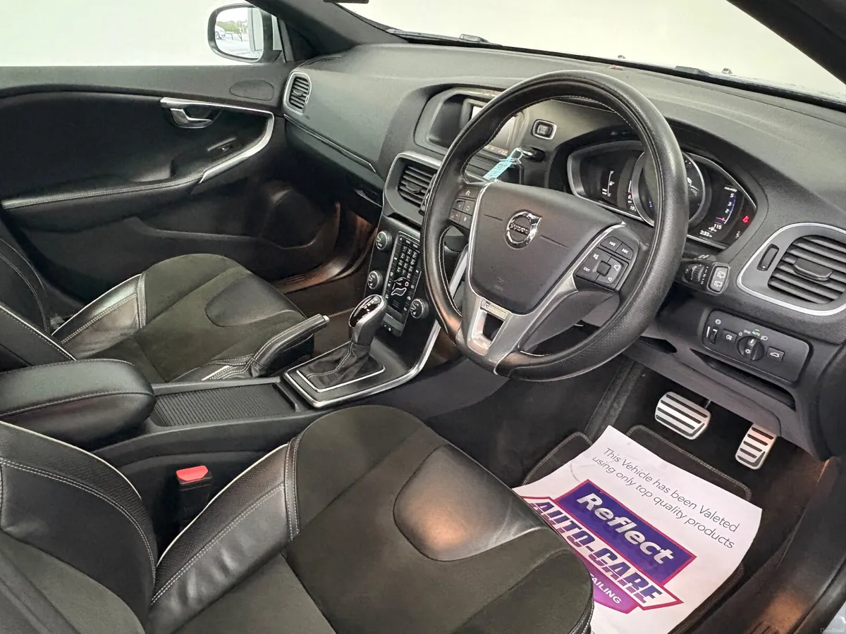 Volvo V40 2.0D R Design Auto 2016 - Image 3