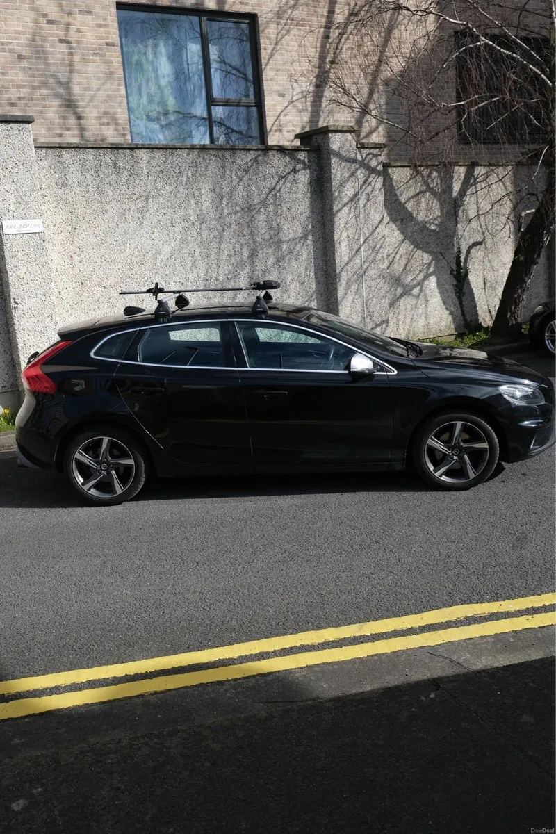 Volvo V40 R-Design 2015 - Image 2