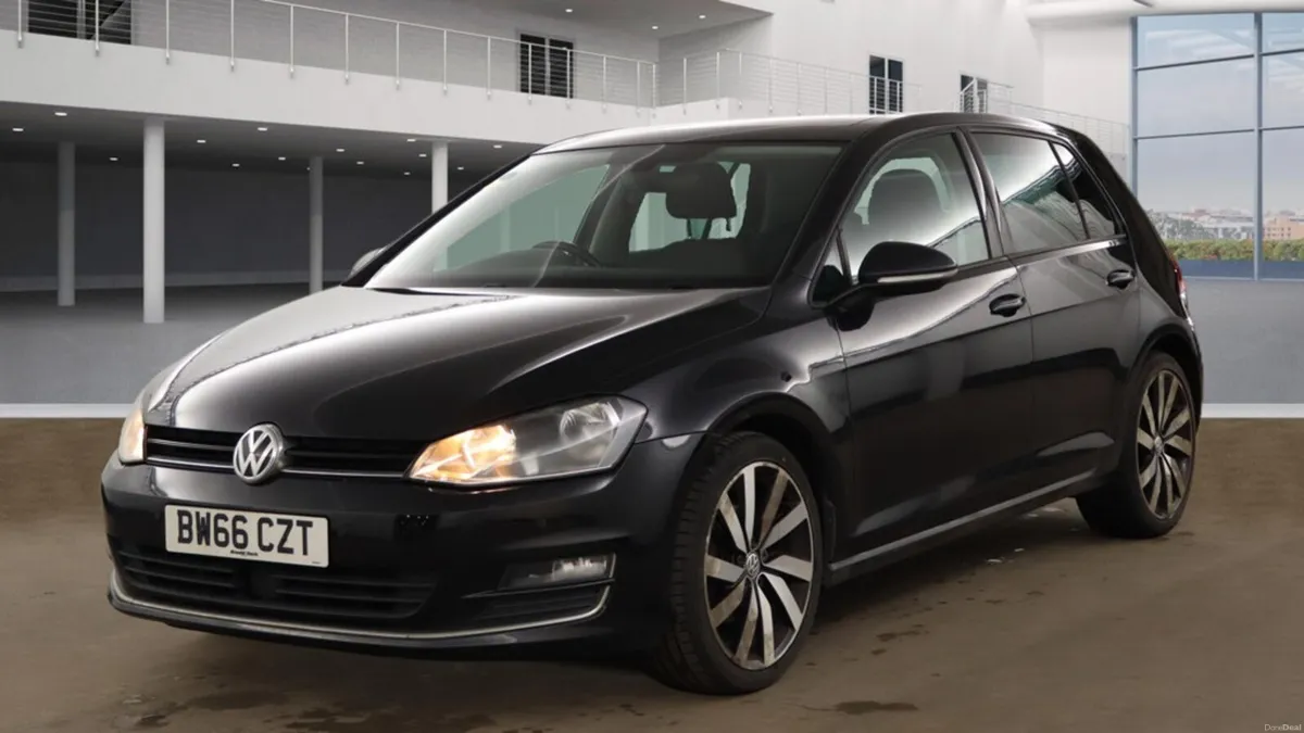 2017 Volkswagen Golf 1.6 TDI 110 GT EDITION - Image 2