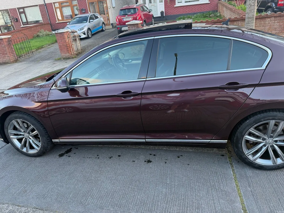 Volkswagen Passat high spec - Image 3