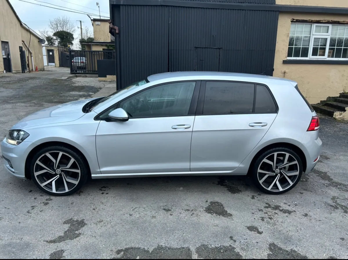 Volkswagen Golf - Image 1
