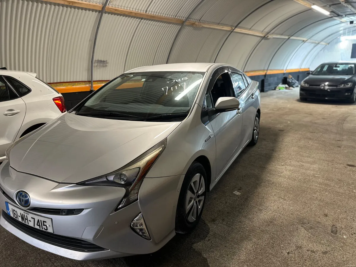 Toyota Prius 2016 - Image 2