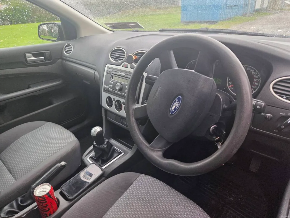 05 petrol ford focus 1 owner - Image 2