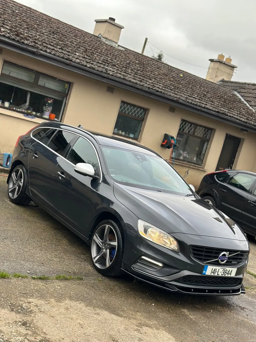 2014 Volvo V60 R-Design D2 - Image 3