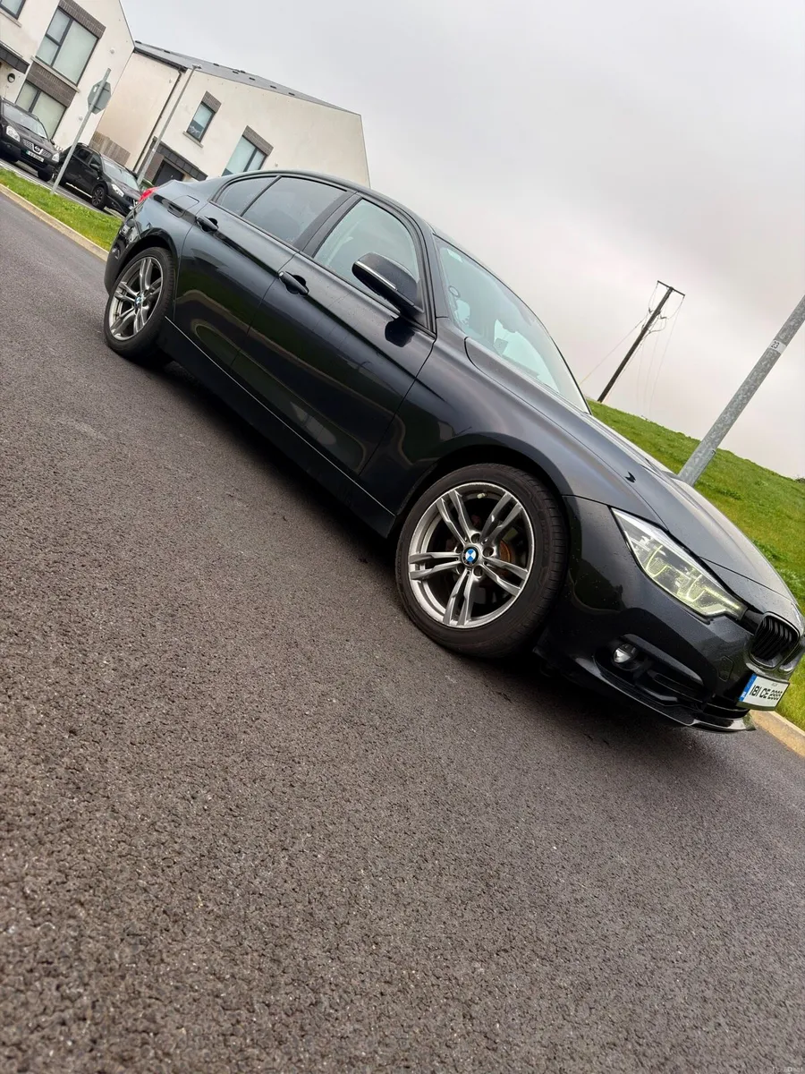 BMW 320D Shadow Edition - Image 3