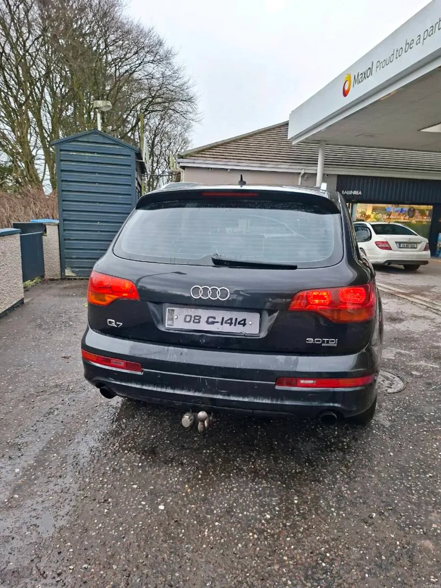 Audi q7 sline 7 seater - Image 2
